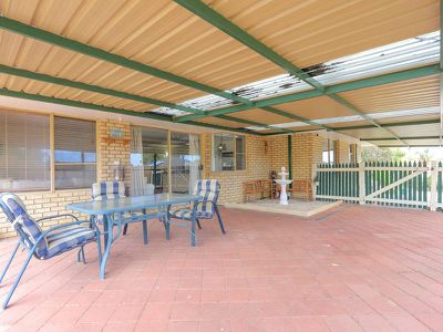 11 Cowlishaw Rise , Parmelia