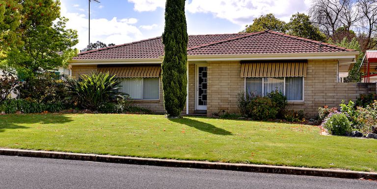 7 Charman Ave, Euroa