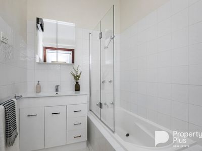 24 Neale Street, Kennington