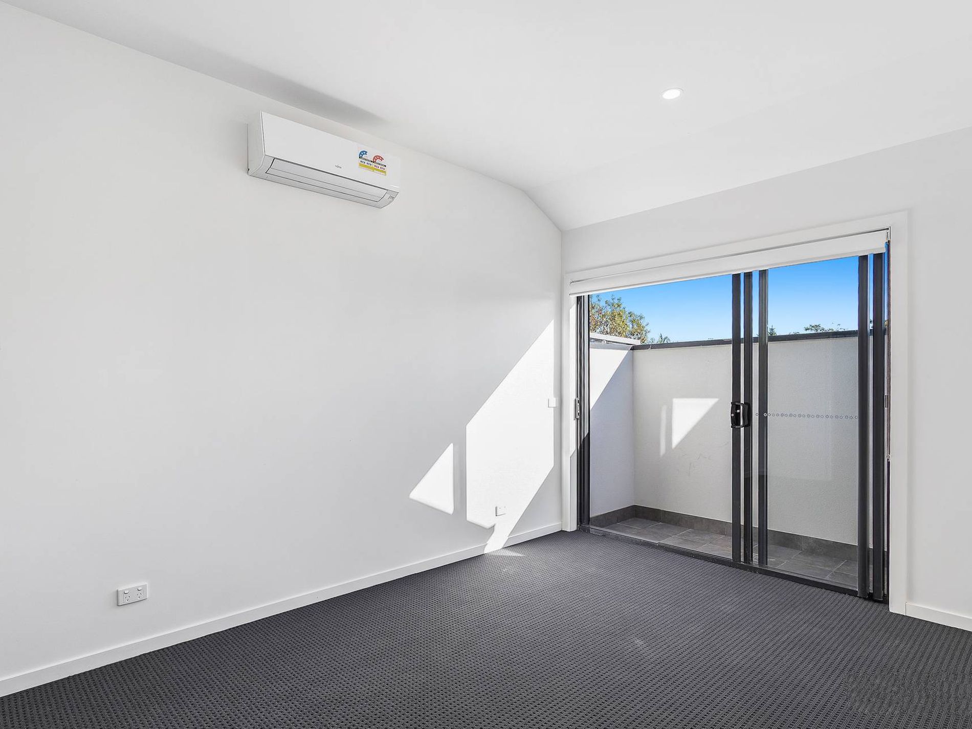 2 / 223 Woods Street, Newport