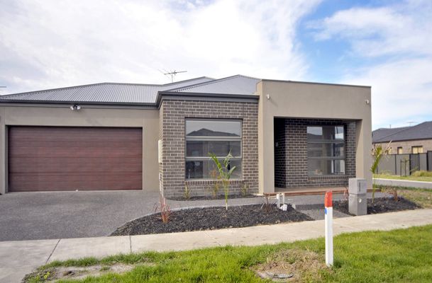10 Eastleigh Street, Craigieburn