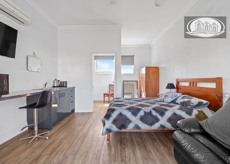 231 Golf Course Road, Heywood