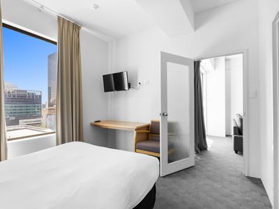 1002 / 12 Victoria Avenue, Perth