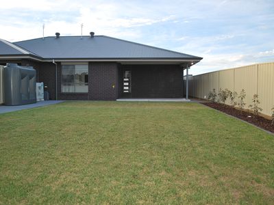 42B  Keswick Parkway, Dubbo