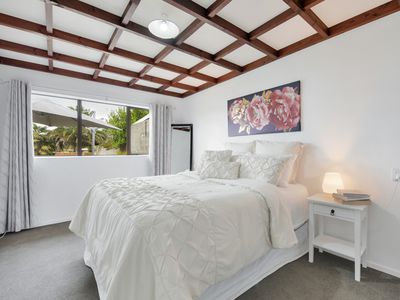 1 / 1 Windlesham Place, Wakefield