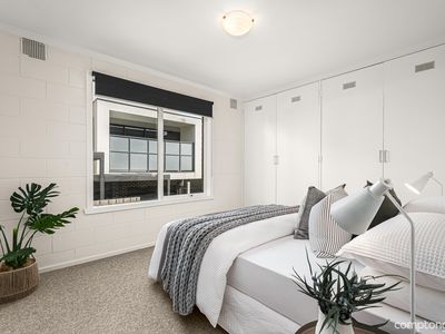 2 / 7 Flower Street, Essendon