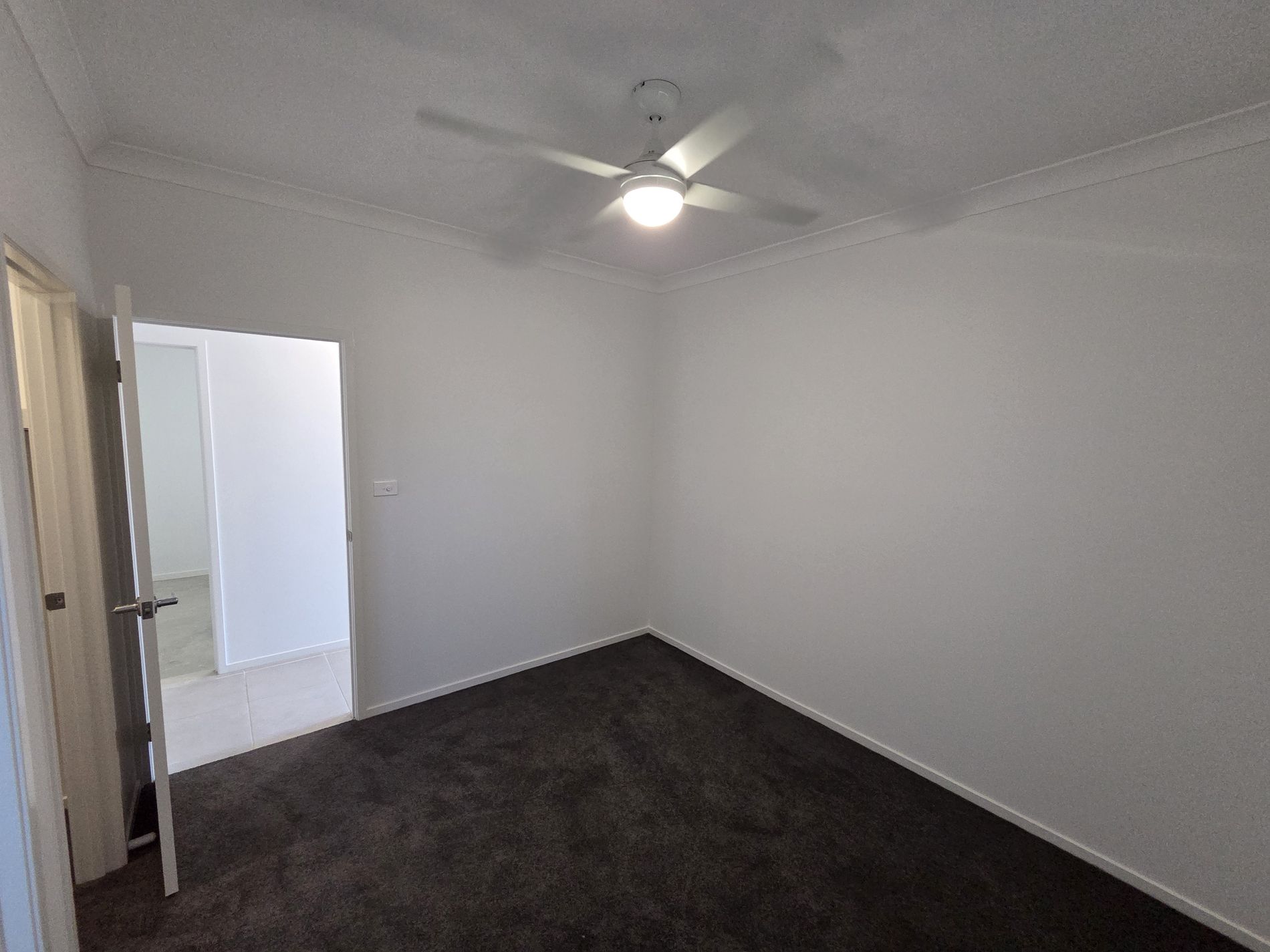 2/243 Settlers Boulevard, Chisholm