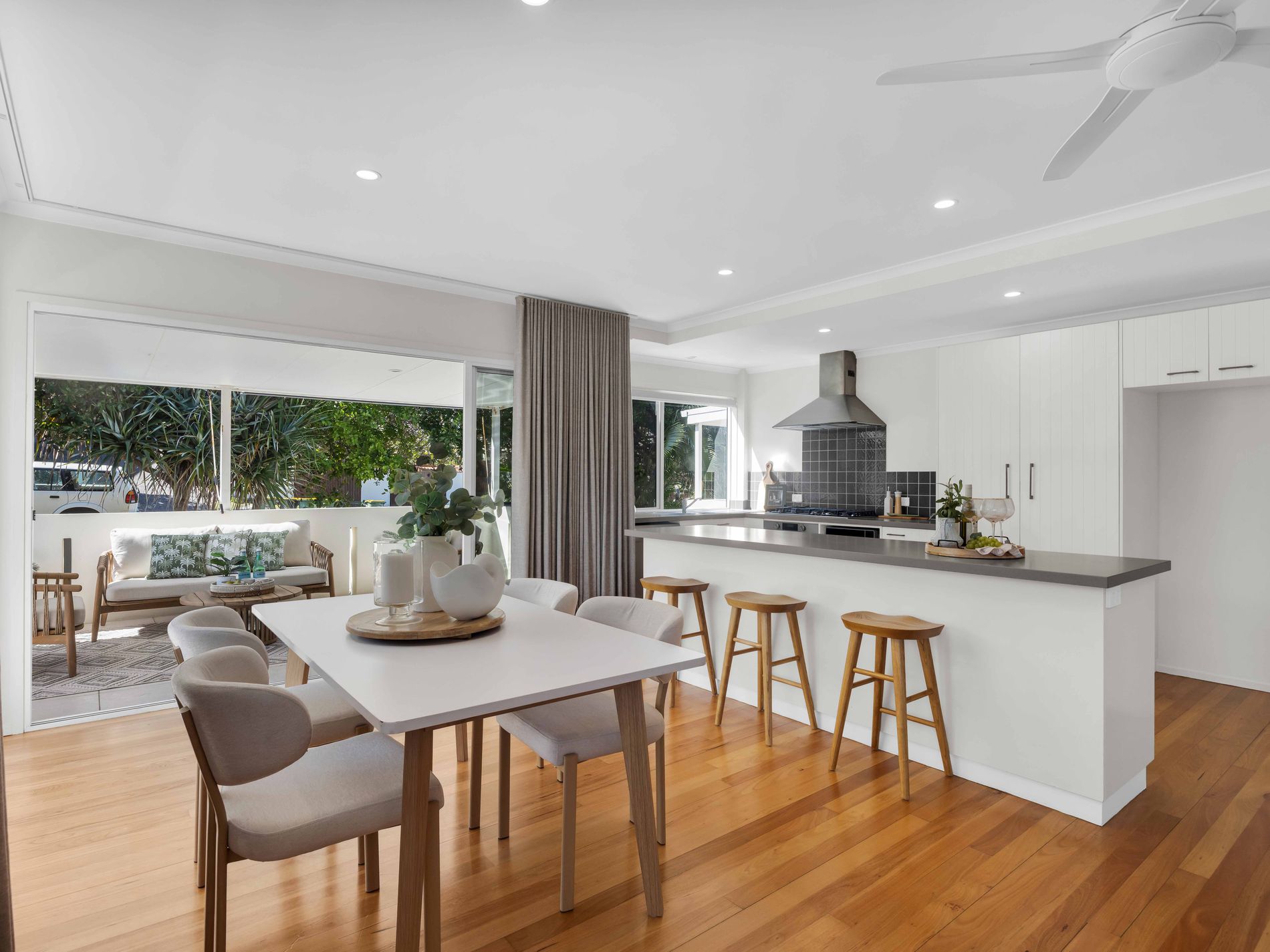 2 / 23 Sobraon Street, Sunrise Beach