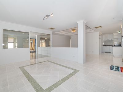 40 Delphine Ave, Dianella