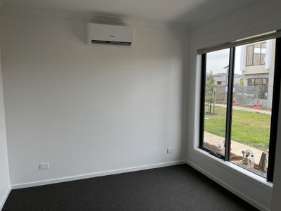 8 Rodway Walk, Tarneit