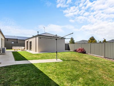 29 Swan Lake Drive, Sale