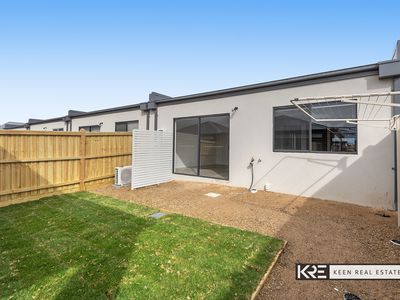 12 Oxbow Walk, Truganina