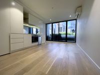 unit 302 / 150 Dudley Street, West Melbourne