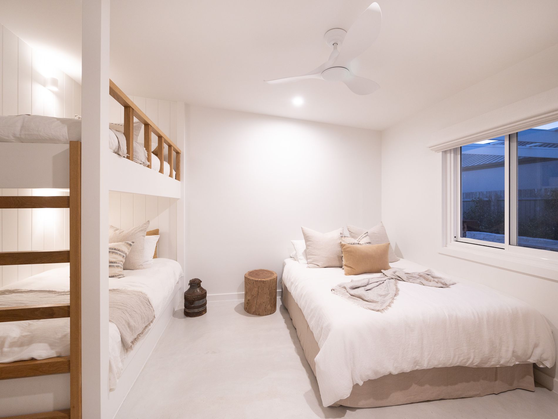 40 Sunset Strip, Manyana