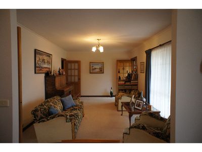 6 Lukin Court, Horsham