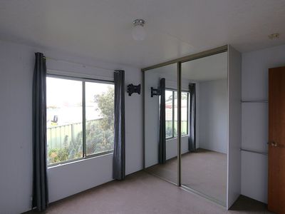 2 Holland Court, Allendale East