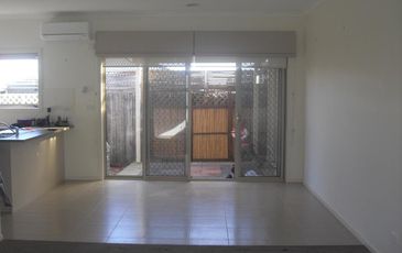 2 / 34 Sing Street, Berwick