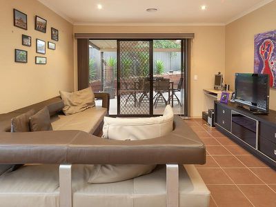 27 LIGHTWOOD DRIVE, Wodonga