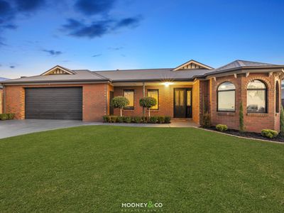 49 Sunningdale Crescent, Cranbourne