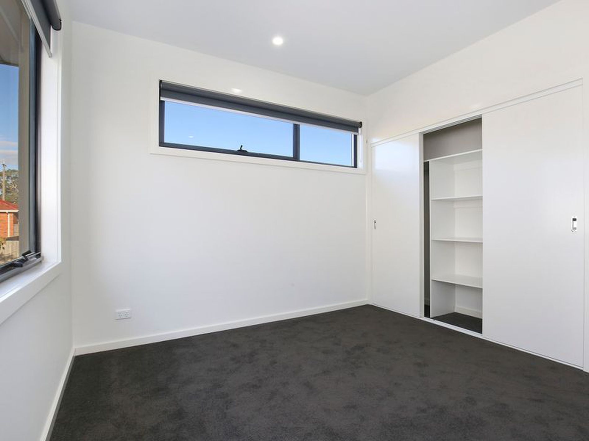 2/4 Dickens Avenue, Heidelberg Heights