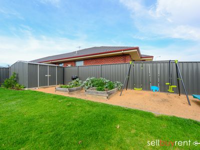 19 WELLINGTON DRIVE, Thurgoona