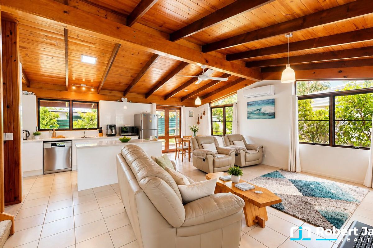 14 Cambuca Court, Tewantin