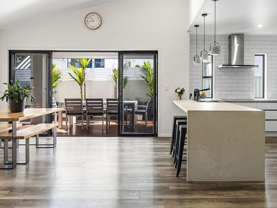 6 Melos Place, Parrearra