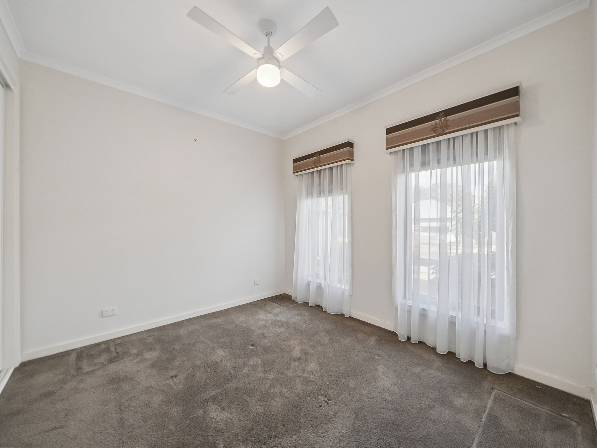 2 / 8 President Street, Seymour