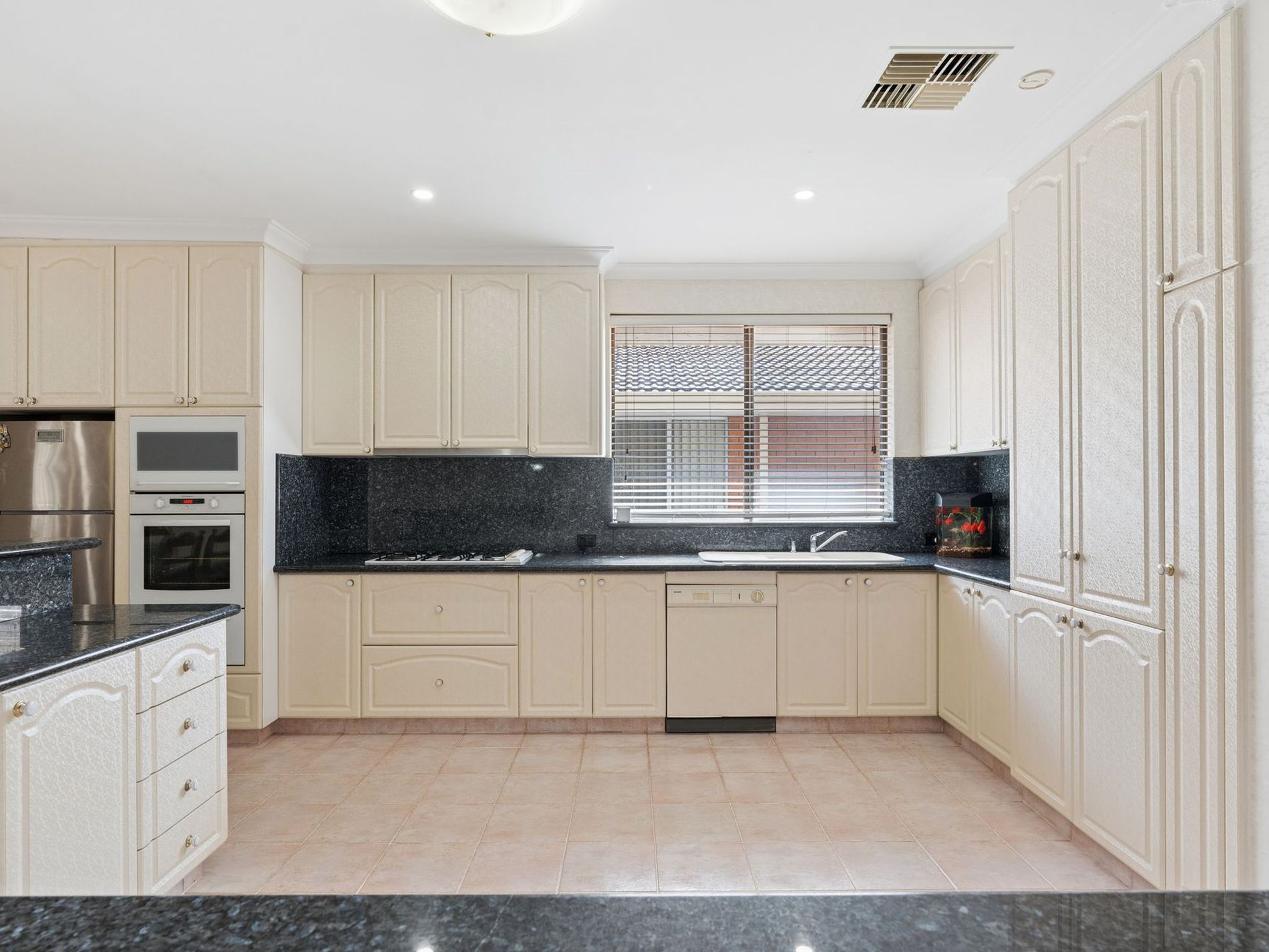 15 Glenbrook Road, Thornlie