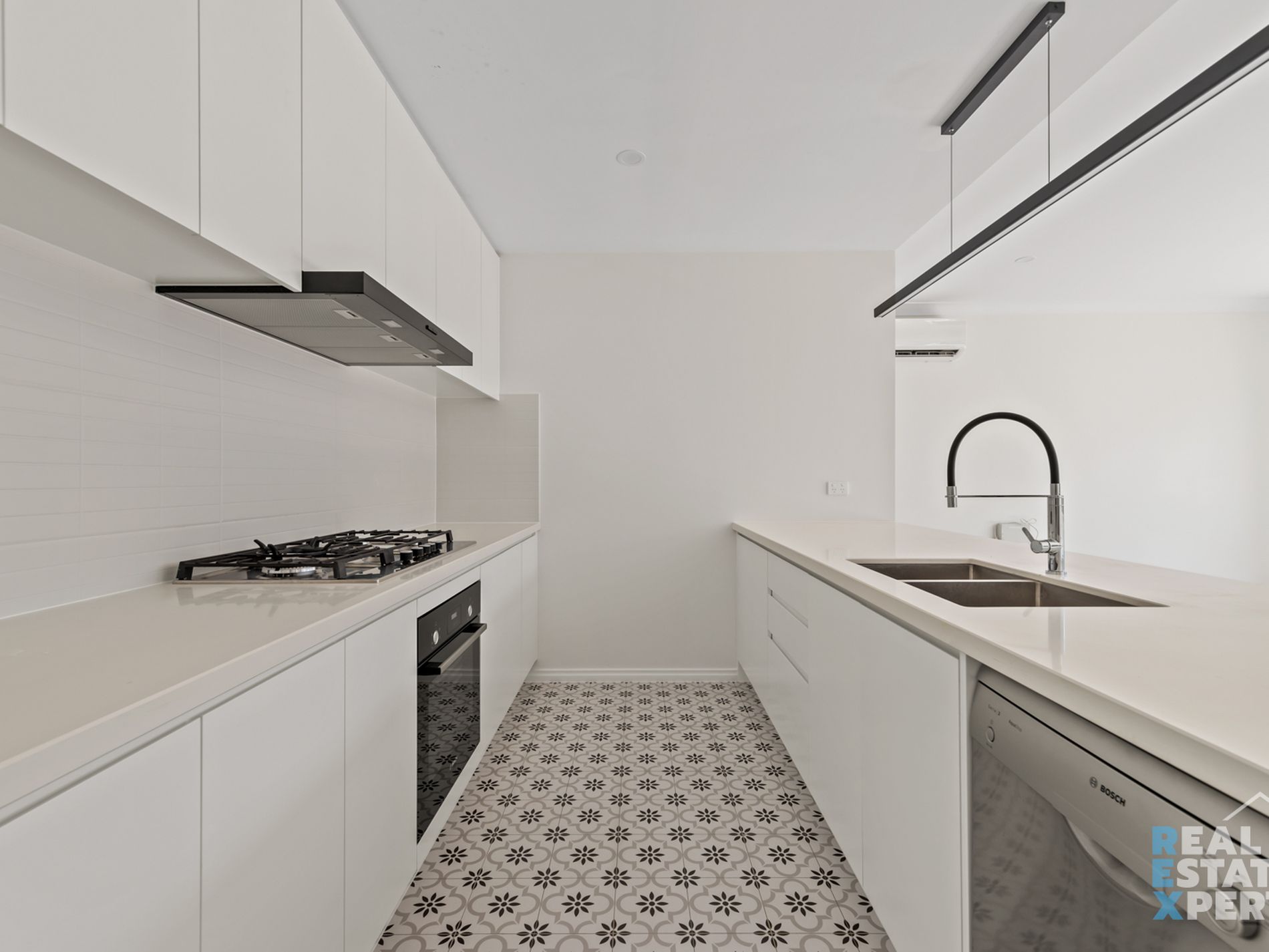 3 / 5 Sylvanwood Crescent, Narre Warren