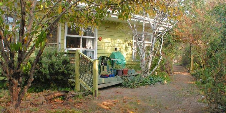 12 Graves Street, Violet Town