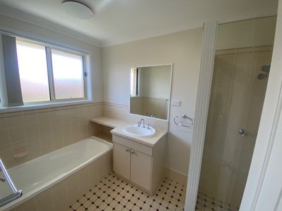 4A Kingfisher Place, Farmborough Heights