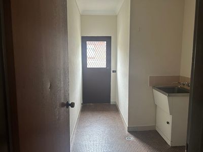 1 / 354 Woodstock Court, East Albury