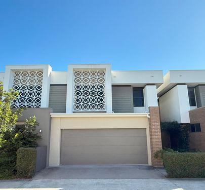 18 / 37 Sickle Avenue, Hope Island