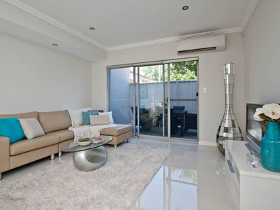 2/10 Swanston Street, Yokine