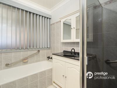 37 Edgecombe Avenue, Moorebank