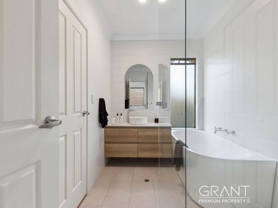 2 / 8 Sleat Road, Mount Pleasant