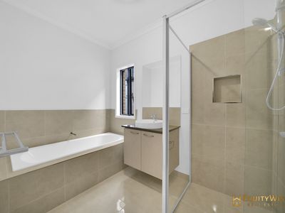 142 McKinley Drive, Truganina