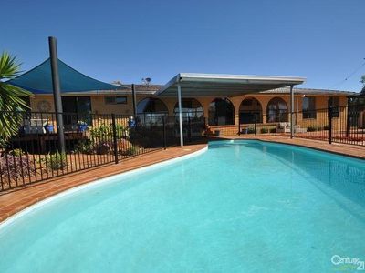8L Pine Hill Drive, Dubbo