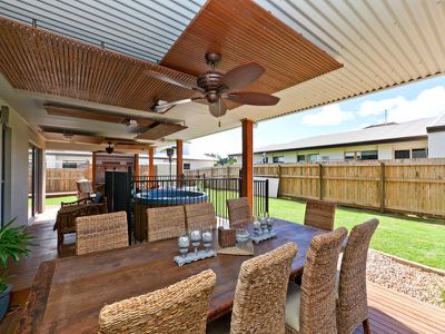 4 Lois Place, Redland Bay