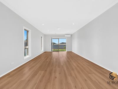 11 Holland Crescent, Truganina