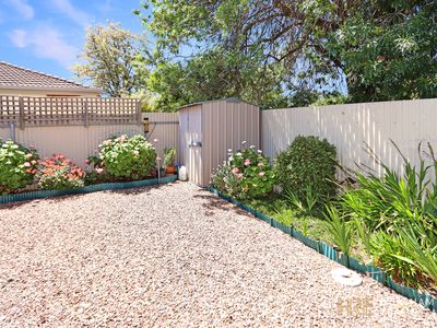 2 / 5 George Street, Horsham