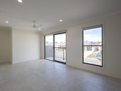 2 / 96 Lamington Drive, Redbank Plains