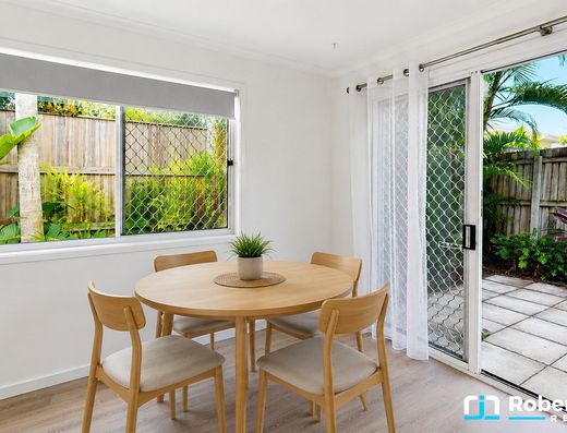 Townhouse in the heart of Coolum Beach image 3 Townhouse in the heart of Coolum Beach image 3