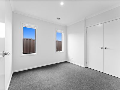 4 Portulaca Avenue, Manor Lakes