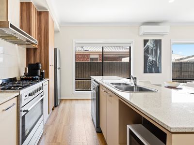 9 Edwin Close, Manor Lakes