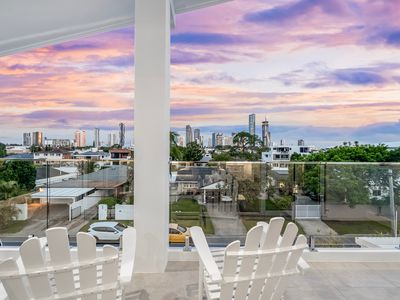 19 Summerland Ky, Broadbeach Waters