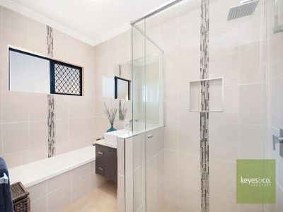 13 Santa Monica Place, Mount Louisa