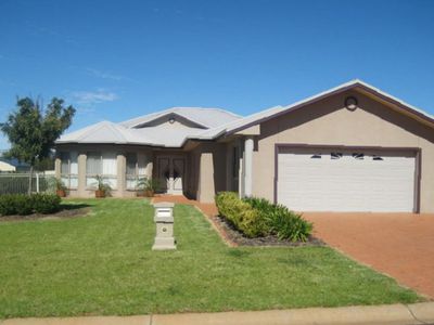 3 Lakeside Circuit, Dubbo