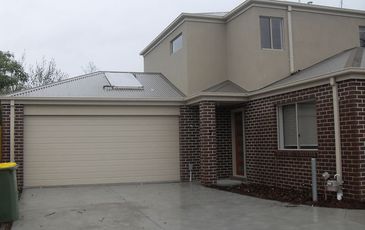 2 / 17 Henry Street, Pakenham